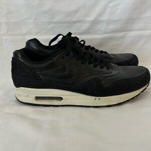 Men’s Black Nike Sneakers